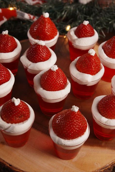 Santa Hat Jell-O Shots - Delish.com Holiday Jello Shots, Christmas Jello Shots, Christmas Drinks Alcohol Recipes, Christmas Party Ideas For Teens, Christmas Drinks Alcohol, Christmas Shots, Jell O Shots, Adult Christmas Party, Pudding Shots