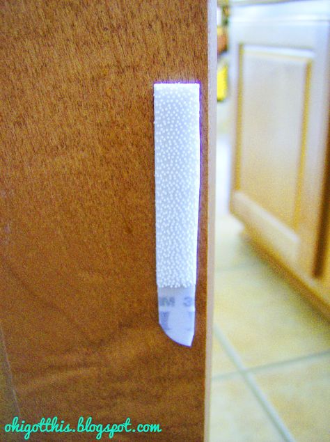 Velcro cabinet doors: Less Annoying (and More Cheap) Baby Proofing Baby Proofing Hacks, Baby Proofing Ideas, Baby Proof House, Baby Proof Cabinets, Toddler Proofing, Baby Proof, Cat Proofing, Baby Life Hacks, Baby Proofing