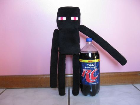 Crochet Enderman, Enderman Plush, Minecraft Creatures, Minecraft Plush, Minecraft Enderman, Diy Minecraft, Minecraft Birthday, Minecraft Crafts, Seam Ripper