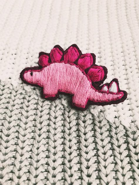 Dinosaur Stegosaurus, Easter Animals, Dinosaur Pin, Embroidery Hoop Art Diy, Embroidery Stitches Beginner, Textile Art Embroidery, Pink Dinosaur, Backpack Pins, Simple Embroidery Designs