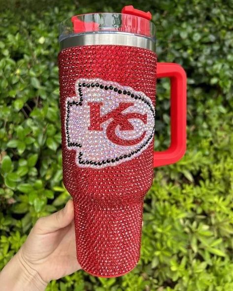 OMGee! Get your orders in, Chiefs Nation! ❤️💛🏈💛❤️ Let’s Go!!! KC Tumblers: ❤️40OZ 💛Stainless steel ❤️Comes with straw $39.99 #kansascitychiefs #chiefs #gamedaytumbler #tumbler #shopwithus Kc Chiefs Tumbler Ideas, Tumbler With Rhinestones, Kc Chiefs Tumbler Cups, Football Rhinestone Tumbler, Kc Chiefs Glitter Tumbler, Nfl Tumbler Ideas, Chiefs Tumbler, Kansas City Chiefs, Kansas City