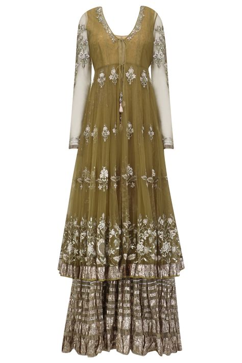 ohmygodohmygodohmygod it's literally the anarkali deepika wore as mastani in deewani mastani iM SHOOOOOK Deewani Mastani Dress, Mastani Dress, White Long Sleeve Wedding Dress, Heavy Dresses, Long Sleeve Wedding Dress, Pakistani Fancy Dresses, Beautiful Pakistani Dresses, Traditional Indian Outfits, Buy Dresses Online