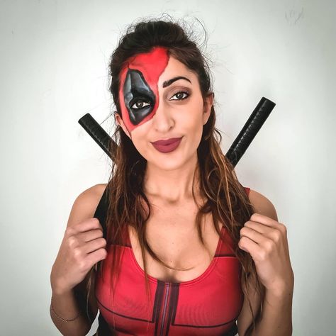 Female deadpool Lady Deadpool Makeup, Deadpool Girl Costume, Deadpool Makeup Looks, Girl Deadpool Costume, Diy Deadpool Costume Women, Deadpool Makeup Eye, Diy Deadpool Costume, Deadpool Face Paint, Diy Halloween Girls