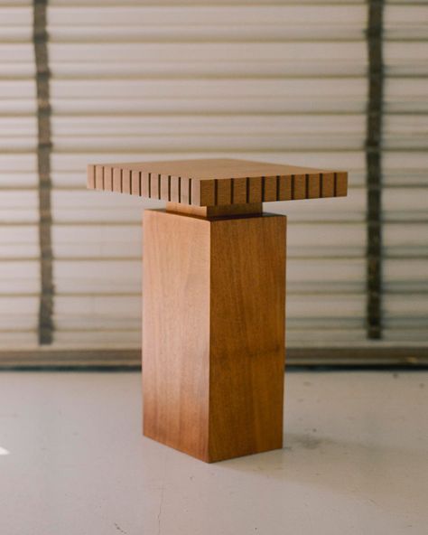 Simple Lamp, Ceramic Furniture, Side Table Wood, Sideboard Cabinet, Mahogany Wood, Wood Pieces, American Design, Modern Wood, Wood Furniture