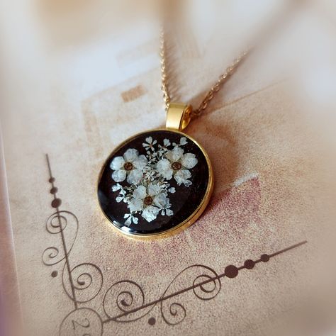 The Timeless Appeal of Handmade Jewelry: Craftsmanship and Creativity Unleashed Dark Academia Necklace, Academia Necklace, Academia Jewelry, Dark Academia Jewelry, Thigh Jewelry, Jewelry For Girlfriend, Real Flower Necklace, Mommy Jewelry, Flower Resin Jewelry