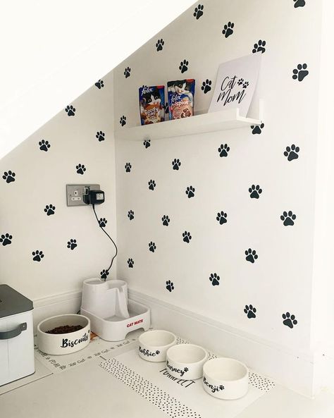 Dog Room Decor, Dog Bedroom, Puppy Room, House Wall Decor, Pet Paw Print, Ideas Hogar, Dog Rooms, House Wall, Windows Doors