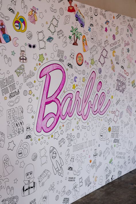 Barbie Mural, Barbie Bathroom, Event Booth Design, Barbie Bedroom, Photo Booth Design, Event Booth, Barbie Birthday Party, Barbie Birthday, Sports Decorations