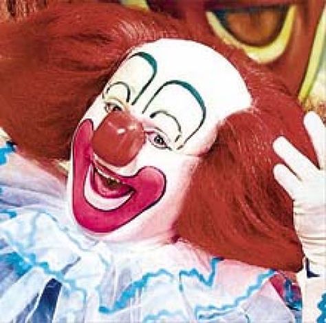 Bozo the Clown is a famous clown and he mentions Dumbo because he has big ears… Famous Clowns, Clown Show, Bozo The Clown, Clown Mask, Send In The Clowns, Circus Clown, Clowning Around, Evil Clowns, My Kind Of Town