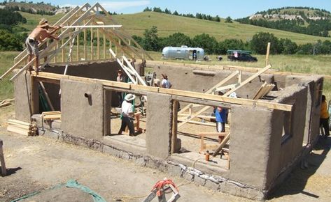 Cob House Plans, Alternative Homes, Cob Building, Rammed Earth Homes, Earth Bag Homes, Straw Bale House, Eco Buildings, Earthship Home, Mud House