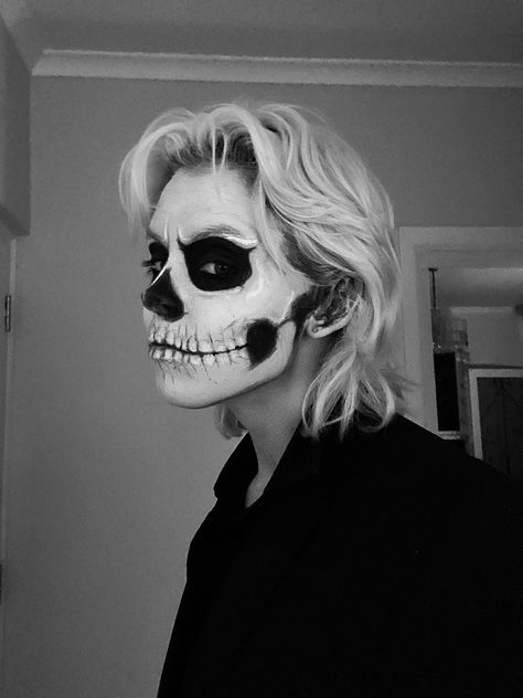 halloween skeleton makeup Skeleton Clown Makeup, White Skeleton Makeup, Clown Skull Makeup, Skull Clown Makeup, Skeleton Clown, Skeleton Makeup Masc, Goth Skeleton Makeup, Pop Art Skeleton Makeup, Halloween Skeleton Makeup