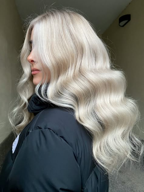 Long  and iron curly, bright blonde hair, photo taken from the side Trends Fall 2023, Scandinavian Blonde, Blonde Hair Goals, Layer Cut, 2024 Moodboard, Blonde Ambition, Beautiful Blonde Hair, Blonde Tones, Clip Hairstyles