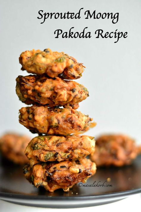 Craving for a quick snack on a pleasant evening?…..What can be better than a deep fried snack like Pakodas!! Sprouted Moong Pakoda Recipe is a healthy twist to the regular onion pakodas or moong dal pakodas. Xmas Dinner Menu, Moong Sprouts, Moong Dal Recipe, Pakoda Recipe, Quick Bites, Dal Recipe, Moong Dal, Fritter Recipes, Sprout Recipes