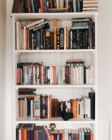 Ruby Granger 🍂 on Instagram: “you can’t go wrong with a classic bookshelf picture! I know I share too many photos of this but it’s my pride and joy 🙌” Ruby Granger, Classic Bookshelf, Classic Bookshelves, Harry Potter Wallpaper, Study Space, Dark Academia Aesthetic, Cozy Room, Room Aesthetic, New Room