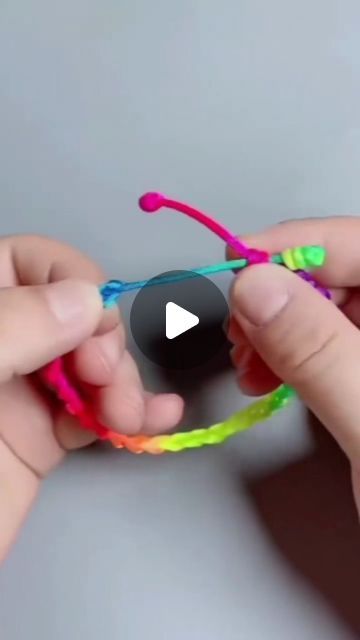 Easy Cool Bracelets Diy, Easy Bracelets For Beginners, Diy Bracelets Tutorials Easy, Kids Bracelets Diy, Easy Bracelets To Make, Thailand Crafts, Kids Craft Corner, Easy Bracelets, Kids Jewelry Diy