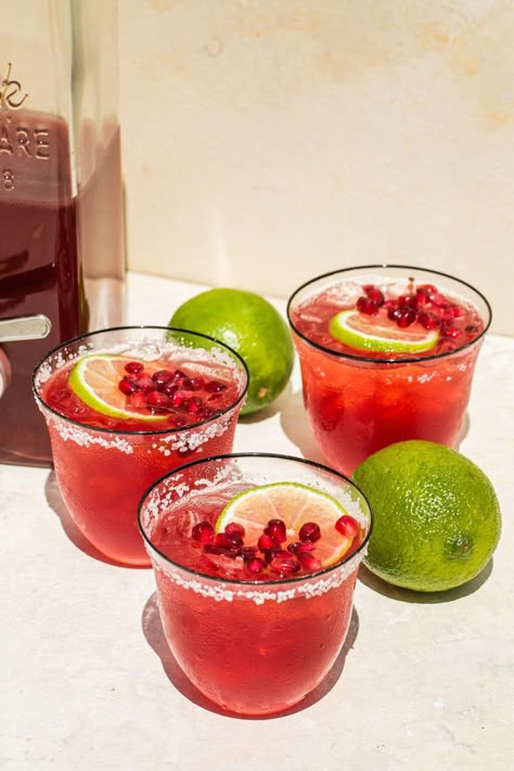 Next time you’re having people over, mix up a big batch of these Pomegranate Margaritas! Pomegranate juice gives this margarita a fruity twist without straying too far from the OG cocktail we all know and love. This recipe makes a serving big enough for a crowd, and you’ll all be going back for more! Jamaica Margarita Recipe, Batch Tequila Cocktails, Pomegranate Margarita Recipe, Birthday Margarita, Pomegranate Margaritas, Pomegranate Kombucha, Homemade Margarita Recipe, Batch Cocktail Recipes, Easy Pumpkin Dump Cake