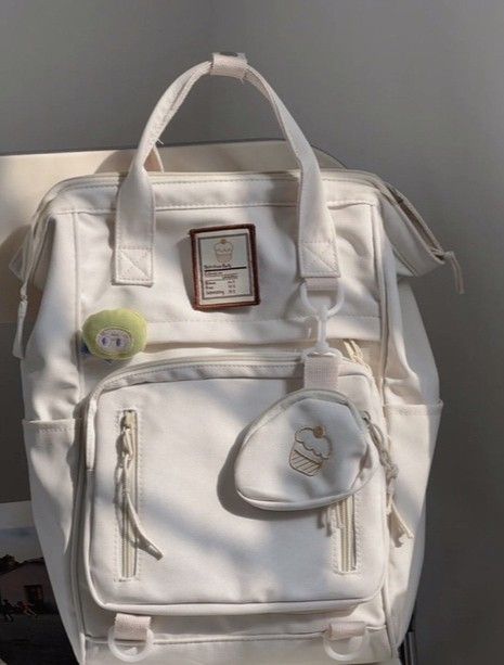 Cute Bagpack Aesthetic, Cute Bags Aesthetic For School, White Backpack Aesthetic, Bags Aesthetic School, Bag School Aesthetic, Rucksack Aesthetic, Cute Backpacks Aesthetic, Aesthetic Bags For School, Aesthetic Bookbag