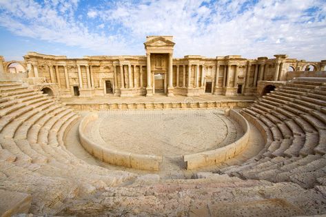 Palmyra Syria, Ancient Roman Architecture, Mediterranean Aesthetic, Roman Architecture, Architecture History, Beautiful Hikes, Overseas Travel, Ancient Buildings, Building Architecture