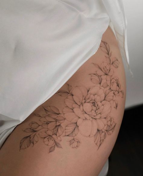 Tattoo Earthy, Best Thigh Tattoos, Side Thigh Tattoos Women, Tatoo Rose, Tattoo Para, Arm Tattoos For Women Forearm, Thigh Tattoos For Women, Floral Hip Tattoo, Thigh Piece Tattoos