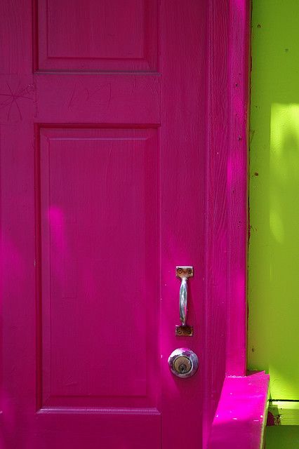 I may do a hot pink door in my house. Thinking all of the hallway doors may be different colors... Murs Roses, Pink Door, All Things Pink, Unique Doors, Beautiful Doors, Door Color, Think Pink, Everything Pink, Doors And Windows