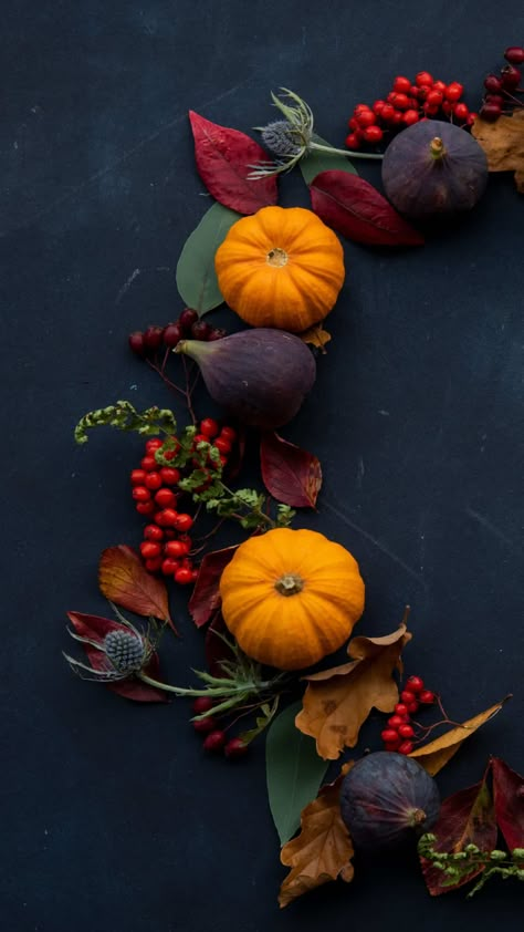 November Phone Wallpaper, Wallpapers November, November Wallpapers, How To Hang Garland On Mantel, Thanksgiving Iphone Wallpaper, Cute Fall Backgrounds, Wallpaper November, How To Fold Napkins, October Photography