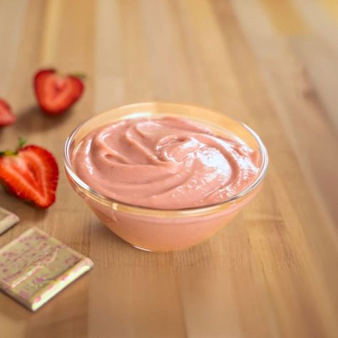 How to Make the Perfect Strawberry Ganache for Desserts Strawberry Ganache Recipe, Strawberry Ganache, Cake Recepies, Ganache Recipe, Cake Pop Recipe, Strawberry Puree, Cake Fillings, Strawberry Desserts, Frozen Strawberries