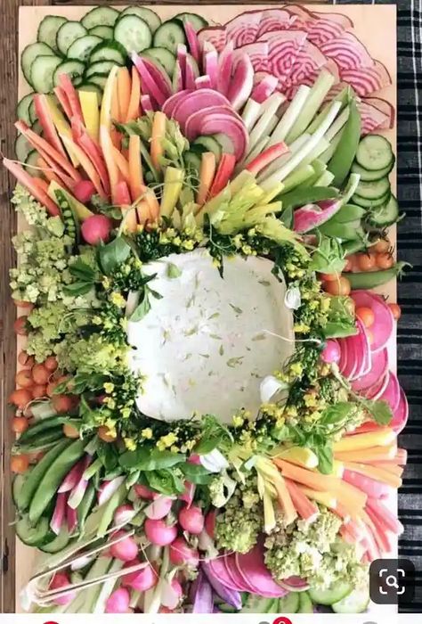 Charcuterie Inspiration, Charcuterie And Cheese Board, Charcuterie Recipes, Veggie Tray, Party Platters, Grazing Tables, Snacks Für Party, Food Platters, Vegetable Salad