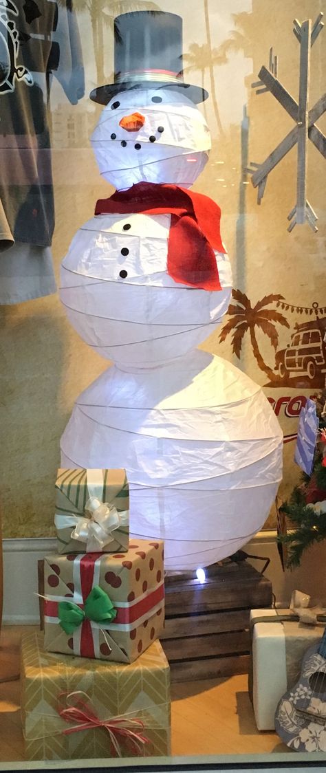 Lantern Snowman, Snowman Lantern, Window Inspiration, Healing Hearts, White Paper Lanterns, Lantern Christmas, Winter Window, Diy Lanterns, Healing Heart