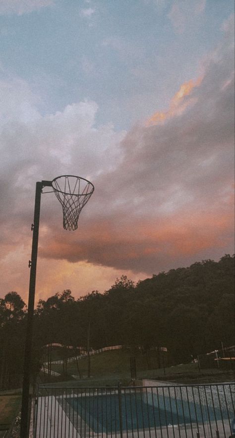 Aesthetic Netball, Netball Net, Hoop Aesthetic, Netball Pictures, Netball Hoop, Bola Jaring, Netball Quotes, Hoops Aesthetic, Sporty Aesthetic