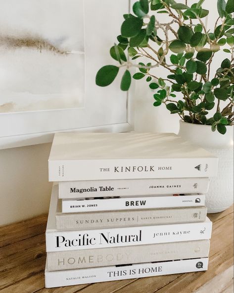 Neutral coffee table books, beautiful pages and inspiration, perfect for styling tables and shelves Coffee Table Book Design, Best Coffee Table, Best Coffee Table Books, The Kinfolk Table, Coffee Table Books Decor, Kinfolk Home, Live Beautiful, Magnolia Table, Project List