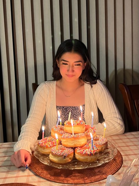 Donut Bday Cake, Birthday In Cafe, Birthday Donut Tower, Seventeenth Birthday Ideas, Donuts Cake Birthday, Birthday Doughnut Ideas, Stacked Donut Cake, Donuts Birthday Aesthetic, Doughnut Cake Birthday