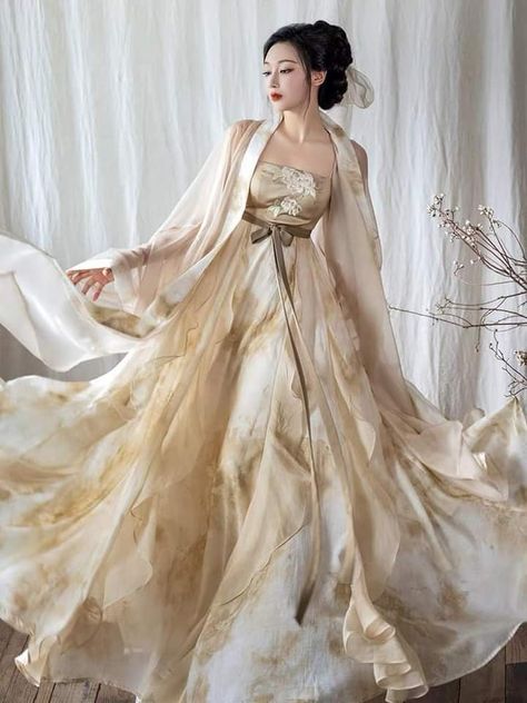 Chinese Fashion Traditional, Fantasy Hanfu, Modern Hanfu Dress, Wedding Hanfu, Hanfu Aesthetic, Chinese Dress Modern, Hanfu Modern, Chinese Hanfu Dress, Chinese Fancy Dress