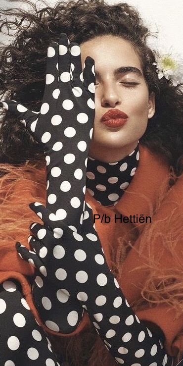 Glamour Gloves, Polka Dot Gloves, Scarf Pins, Begonia Maculata, Dots Fashion, Creative Outfits, Chic Fashionista, Polka Dots Fashion, Polka Dot Scarf