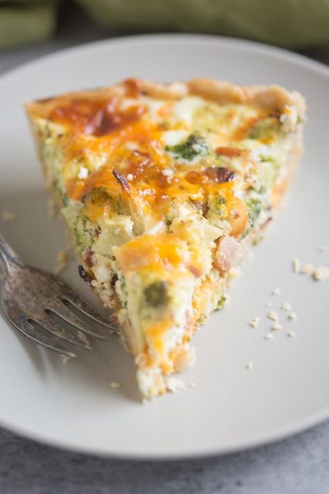 Broccoli Cheese Quiche, Broccoli Cheddar Quiche, Vegetarian Quiche, Broccoli Quiche, Homemade Pie Crust, Breakfast Quiche Recipes, Easy Broccoli, Quiche Recipes Easy, Easy Brunch Recipes