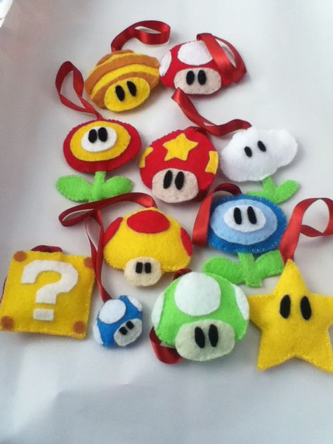 Diy Video Game Ornaments, Mario Felt Pattern, Felt Mario Ornaments, Mario Sewing Projects, Mario Sewing Pattern, Nerdy Felt Crafts, Super Mario Diy Crafts, Mario Xmas Tree, Diy Mario Ornaments