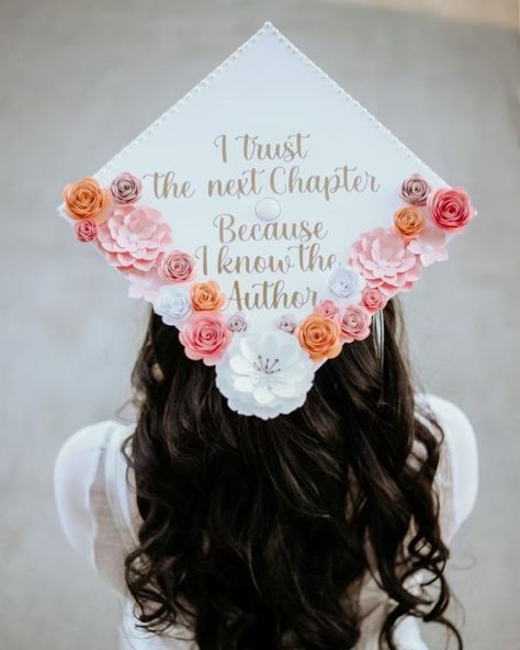 Decoration Cap Graduation, Mortarboard Decoration Ideas, Graduation Cap Designs Grad School, Grad Cap Sayings, Dolly Parton Graduation Cap, Senior Cap Ideas Creative, Senior Caps Ideas, Grad Cap Ideas Flowers, Master Graduation Cap