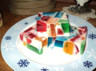 Party Glass Block Jello - sounds odd but really does taste good. Jello Blocks, Jello Bars, Raspberry Jello Recipes, Stained Glass Jello, Rainbow Jello Recipe, Broken Glass Jello, Glass Jello, Jello Fruit Salads, Jello Flavors