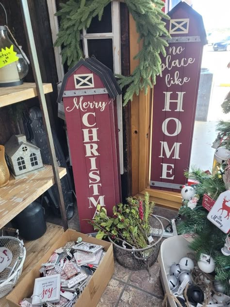 Wood Board Christmas Signs, Christmas Farmhouse Signs, Christmas Leaners, Christmas Pallet Ideas, Wooden Christmas Crafts To Sell, Winter Porch Signs, Barn Crafts, Porch Leaners, Christmas Wooden Signs