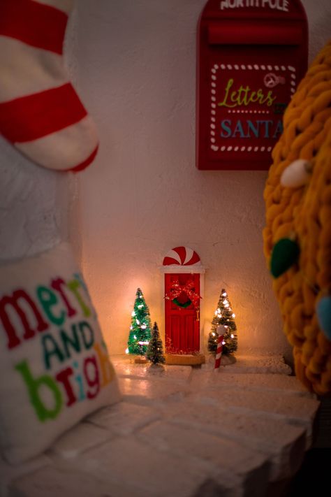 Welcome the elves to your house this holiday season with an adorable Elf Door! This whimsical elf door, nestled among festive trees and twinkling lights, adds a touch of enchantment to your holiday decor. Its miniature size is perfect for an Elf on the Shelf, or simply to open up the imagination to the possibilities of magic elves entering and exiting the door during the season! Diy Elf Door, Elf On The Shelf Door, Diy Elf, Shelf Door, Elf Door, Christmas Traditions Family, Studio Diy, Holiday Candy, An Elf