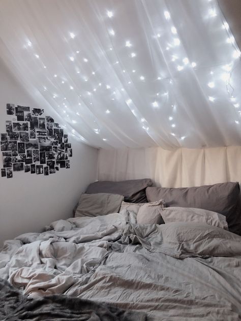 Fairy Lights Canopy Bed, Bed Canopy Slanted Ceiling, Corner Bed Canopy Ideas, White Drapes Bedroom, Bed Canape, Diy Bedroom Canopy, Bedroom Canopy Ideas, Canopy Bedroom Decor, Curtain Over Bed