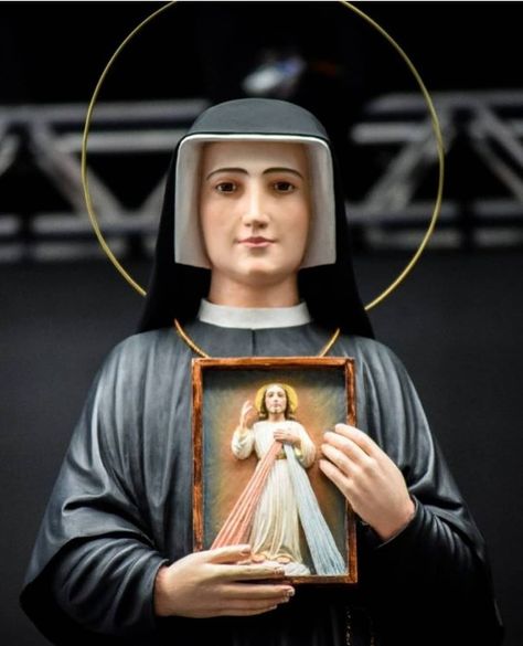 Pastoral da Misericórdia on Instagram: “Tenha grande confiança na bondade e na misericórdia de Deus, e Ele nunca o abandonará; mas não negligencie abraçar a Santa Cruz por causa…” Faustina Kowalska, St Faustina, Catholic Quotes, Sacred Art, Trinidad, Jesus, Statue, Wallpapers, On Instagram