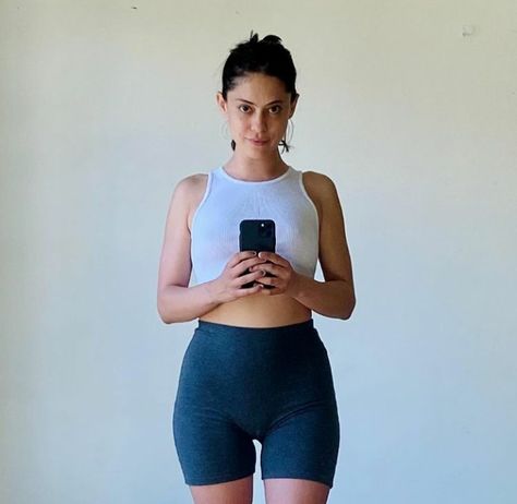 Rosa Salazar, Alita Battle Angel, Battle Angel, The Scorch Trials, Body Measurement, Suki Waterhouse, Science Fiction Film, Celebrity Biographies, Sketch Comedy