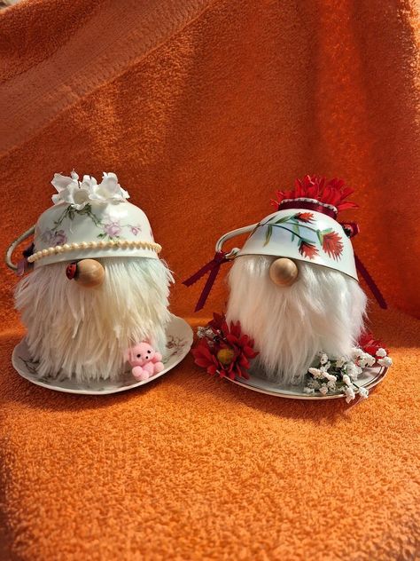 Kristy's Craft Room - Craft Sharing Group | We made tea cup gnomes, so cute Diy Tea Cup Crafts, Things To Do With Tea Cups, Tea Cup And Saucer Gnomes, Making Gnome Hats, Yea Cup Crafts, Tea Cup Ideas Diy Crafts, Yea Cup Gnomes, Tea Pot Crafts Diy Ideas, Tea Cup Gnomes Instructions