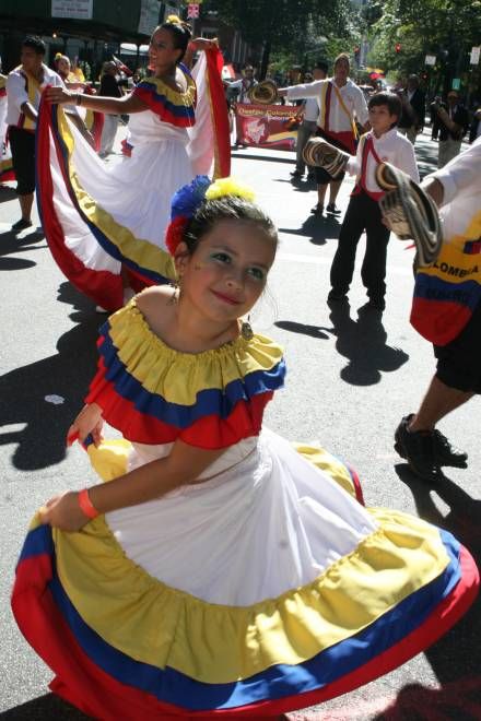 niña bailando Venezuelan Clothing, Folkloric Dress, Colombian Culture, Columbia Dresses, Culture Day, Mexican Outfit, Folk Dresses, Girl Inspiration, Dance Costumes