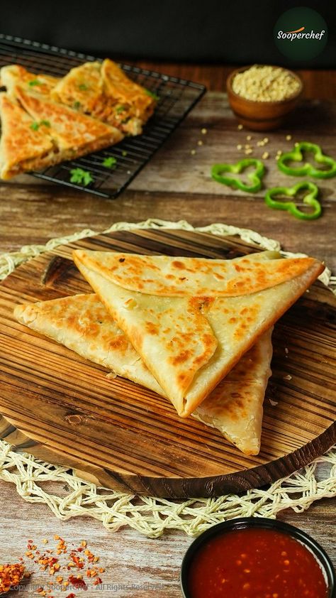 Bringing you a delicious Chicken Cheese Paratha to accompany you in your breakfast. This cheesy chicken filled Paratha will make your morning joyful. Try out this Chicken Cheese stuffed Paratha and do share your feedback with us. #ChickenCheeseParatha #Paratha #ChickenParatha #ParathaWrap #pinterestrecipes #pinterestideas #pinterestworthy #foodphotos #foodpics #foodphotography #foodimages #pinterestinspired #foodstyling #Sooperchef #foodpresentation Cheese Paratha Recipe, Late Night Snack Recipes, Easy Veg Recipes, Cheese Paratha, Paratha Roll, Stuffed Paratha, Sandwich Recipes Indian, Zesty Chicken, Easy Flatbread