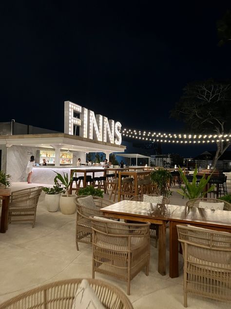 Luxury Outdoor Cafe Design, Outdoor Beach Restaurant Design, Outdoor Cafe Design Low Budget, Outdoor Beach Cafe Design, Semi Outdoor Cafe, Cafe Design Inspiration, Luxury Restaurant Interior, Restaurant Design Inspiration, Restaurant Themes