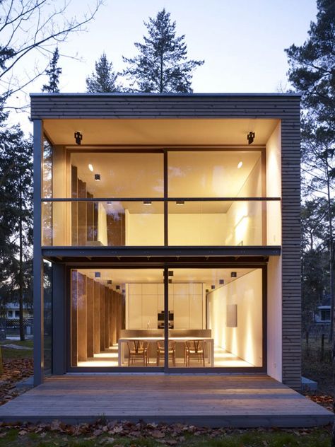 Minimum House / Scheidt Kasprusch Architekten Minimum House / Scheidt Kasprusch Architekten (11) – ArchDaily Eco Friendly House Architecture, Passive House Architecture, Foto Scale, Houses In Germany, Glass Walls, Passive House, Eco Friendly House, House Architecture Design, House And Home Magazine