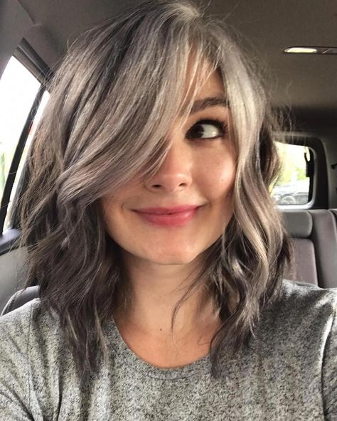 Money Piece On Grey Hair, Silver Hair Highlights, Grey Hair Inspiration, Gray Hair Growing Out, Natural Gray Hair, Transition To Gray Hair, Blending Gray Hair, Gray Hair Highlights, Going Gray