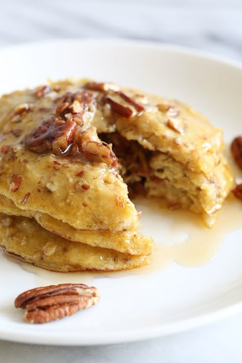 EASY, good-for-you pancakes, loaded with heart-healthy nuts, banana and oats, plus a whole egg – a powerhouse of nutrition. Made with only FOUR ingredients, perfect to make anytime you need to whip up a quick breakfast, and a perfect way to use up those ripe bananas. Banana Nut Pancakes, Weekend Breakfast Recipes, Flourless Pancakes, Ww Breakfast, Healthy Nuts, Keto Pancakes, Quick Healthy Breakfast, Skinnytaste Recipes, Pancakes Healthy