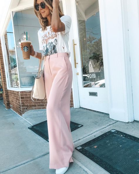 You had me at pink. 💕 These wide leg pants (under $100) are on the blog tonight! http://liketk.it/2x8ts @liketoknow.it #LTKunder100… Pink Trousers Outfit, Pink Wide Leg Trousers, Pink Pants Outfit, Becky Hillyard, Dress Pants Outfits, Girls Spring Outfits, Cella Jane, Quirky Style, Boho Tees