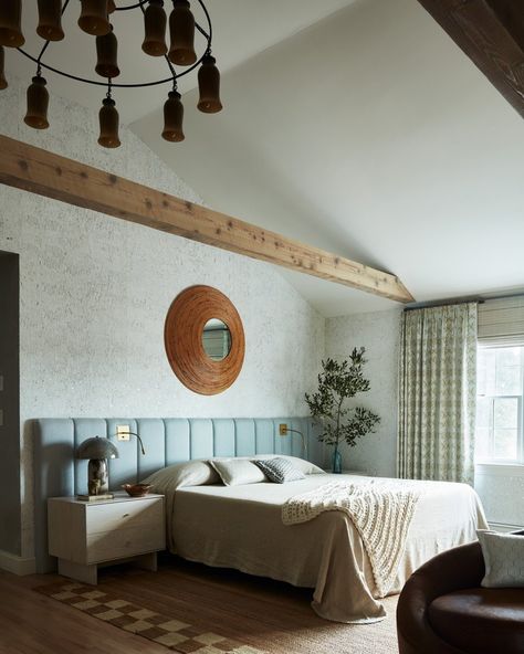 Drawing inspiration from the natural environment, this Brewster Beach House bedroom is filled with a sand and sea color palette. Soft beige tones, ample texture, and a jute rug that reminds me of seagrass create a restful and inviting mood. The customs upholstered headboard with built-in reading lights might be my favorite part of this look. Photo: @jaredkuziaphoto #meghanshadrickinteriors #bedroomdesign #bedroomdecoration #bedroomdecor #modernbedroom #bedroominspiration #cozybedroom #arch... Headboard Lights, Sea Color Palette, Custom Upholstered Headboard, Beach House Bedroom, Headboard With Lights, Reading Lights, Sand And Sea, Sea Colour, House Bedroom